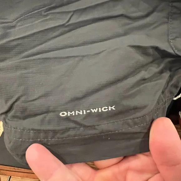 Columbia Women's Charcoal Omni-wick Cargo Shorts - Picture 4 of 6